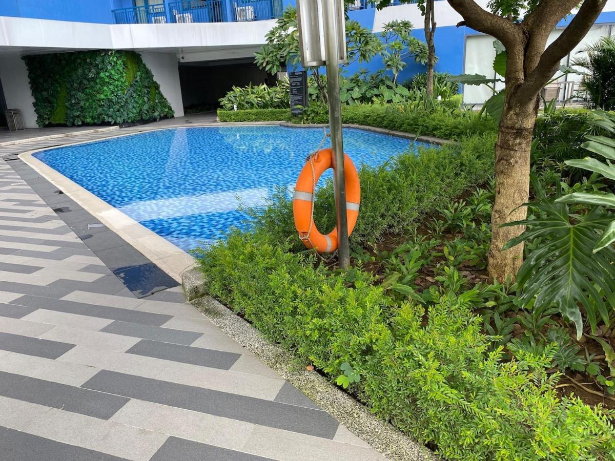 Apartment Cruise Ship Escape Makati 300 Mbps Gym Swim Park 2271 Manila