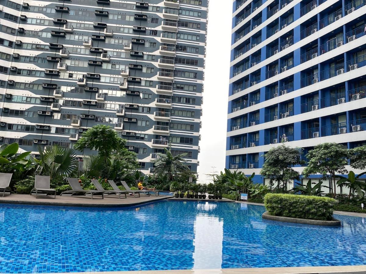 Cruise Ship Escape Makati 300 Mbps Gym Swim Park 2271 Apartment