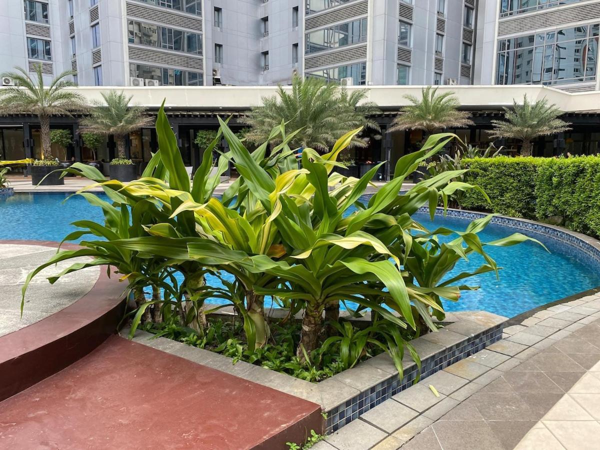 Cruise Ship Escape Makati 300 Mbps Gym Swim Park 2271 Apartment *